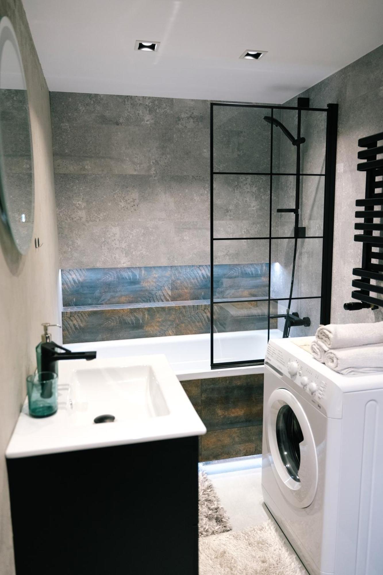 Center - Entresol & Balcony - By Rentujemy Apartment *